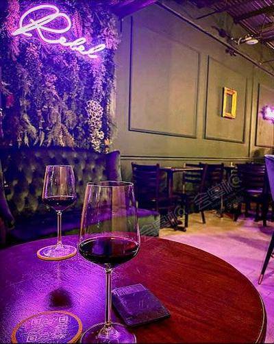 Speakeasy kind of vibe wine bar in Downtown Oakland Park Downtown Oakland ParkSpeakeasy kind of vibe wine bar in Downtown Oakland Park Downtown Oakland Park基础图库2
